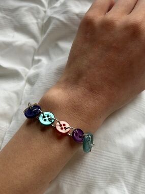 Button bracelet